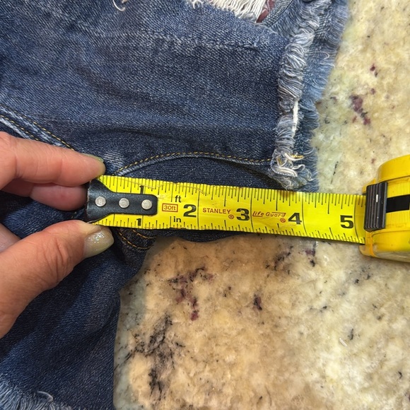 💋Rock & Republic Women’s Hula mid rise frayed medium wash jean shorts Size 4 - Picture 8 of 9